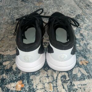 Lululemon women’s blissfeel running shoe!